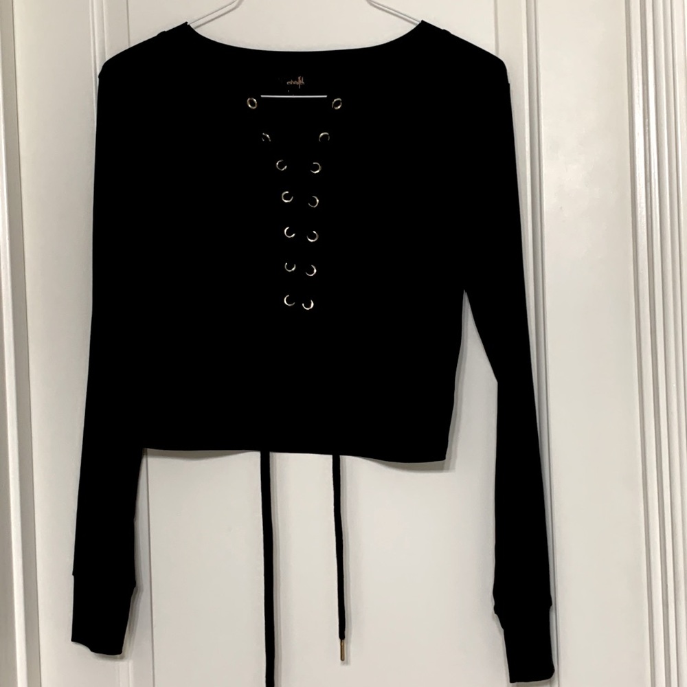 Black and gold long sleeve crop top